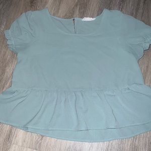 Short sleeve blouse, peplum detail at the bottom, size large
